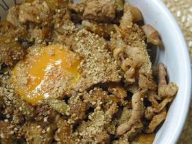 ゴマたっぷり豚肉丼