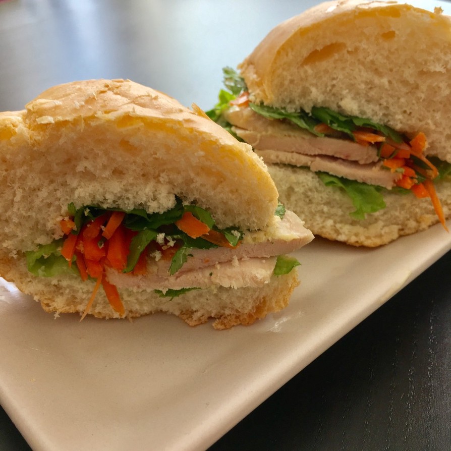 残り物チキンで☆ベトナム風サンドイッチの画像
