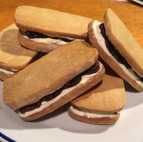 ラムレーズンとクリームチーズのサンド