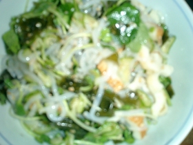 糸こんにゃくとちくわの酢の物