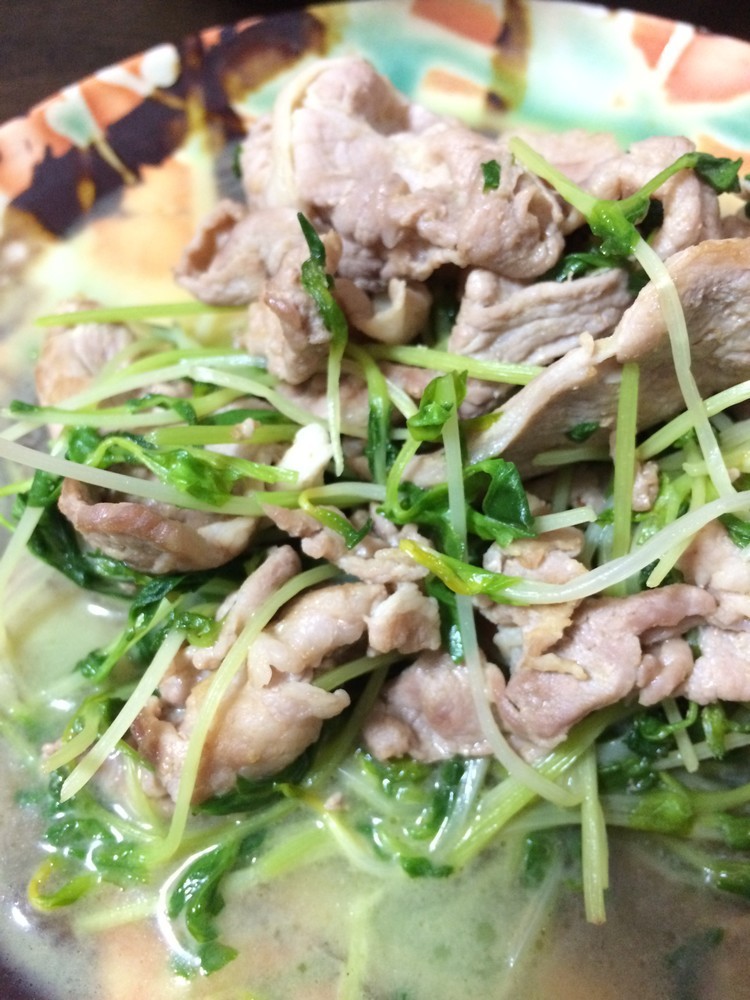 材料たったの4つ！豚肉と豆苗の炒め物の画像