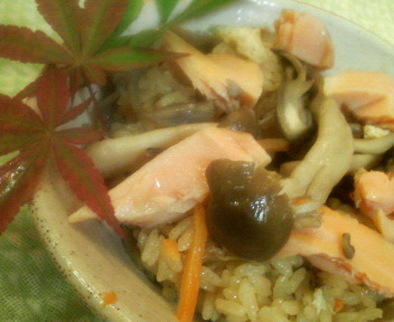 焼き鮭＆あぶりきのこの混ぜご飯の写真