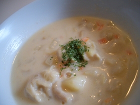 ごろごろ鶏と野菜のホワイトスープ