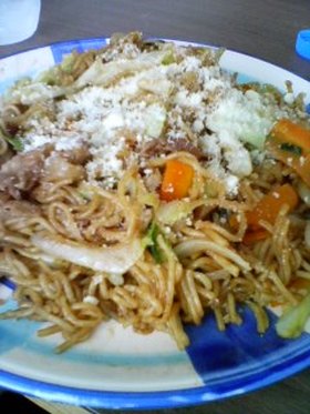 焼きそばには粉チーズ!
