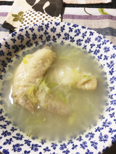 身体に優しい鶏手羽先の生姜スープの写真