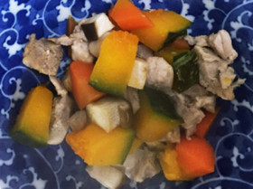 無水鍋で簡単ホクホク、鶏肉と野菜の酒蒸し