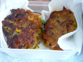 外側さっくり中もっちり芋餅=カレー風味=