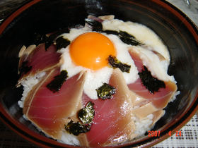 マグロの漬け丼~黄身をのせちゃいました~