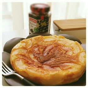 簡単☆厚い!林檎とヤクルトのホットケーキ