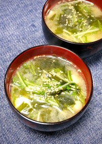 簡単！水菜の味噌汁(ピリ辛ごま風味)