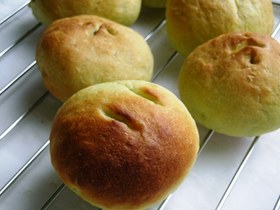 ノンオイルの抹茶アンパン