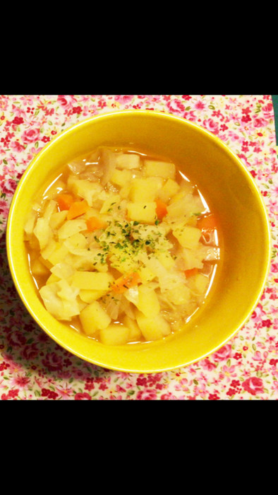 スプーンで食べる♡野菜ゴロゴロスープの写真
