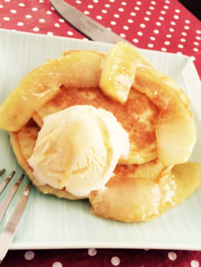 ランチや朝食おやつに♡りんごのパンケーキの写真