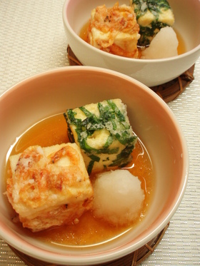 ピリッと辛子が隠し味♪2色の揚げ出し豆腐