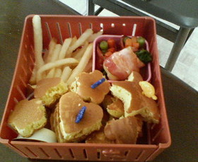 開けてビックリ☆ホットケーキお弁当**