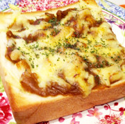 カフェ風 厚切りカレーチーズトーストの写真