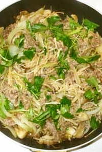 牛肉とシメジ・舞茸・エノキの炒めサラダ