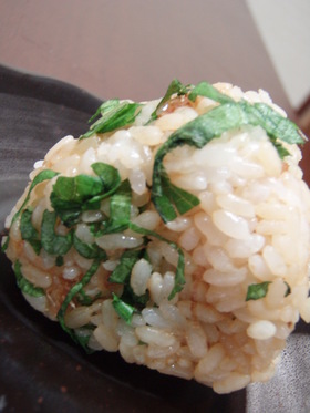 おかか醤油で大葉のおにぎり❤