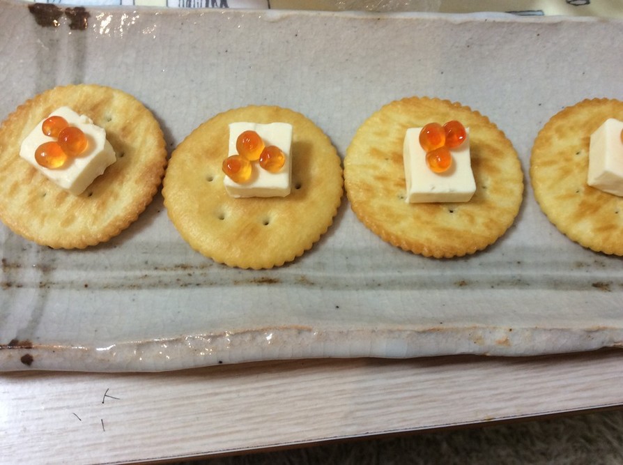 RITZとクリームチーズのイクラ乗せ by しずかレシピ 【クックパッド】 簡単おいしいみんなのレシピが395万品