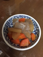 蒟蒻・大根・人参の煮物の写真