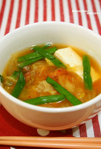 ホカホカ♪豆腐と白菜、にらのチゲ風みそ汁