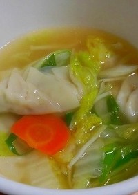 ひとつの鍋で野菜たっぷり餃子スープ