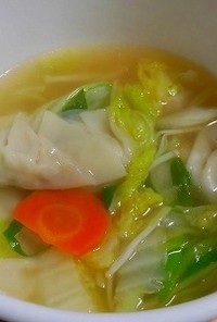 ひとつの鍋で野菜たっぷり餃子スープ