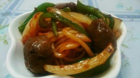 お弁当用焼そば麺でミートボールナポリタン