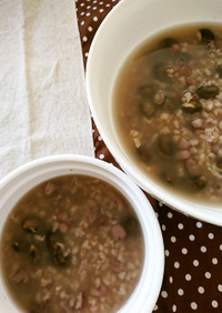 炊飯器ｄｅ黒豆と小豆の食べる玄米スープ♪
