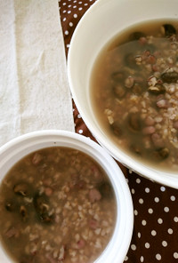 炊飯器ｄｅ黒豆と小豆の食べる玄米スープ♪