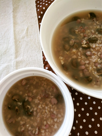 炊飯器ｄｅ黒豆と小豆の食べる玄米スープ♪の写真