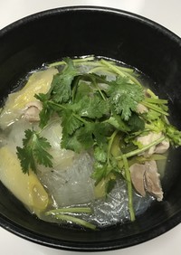 簡単アジアの味♫鶏肉と春雨のフォー！！