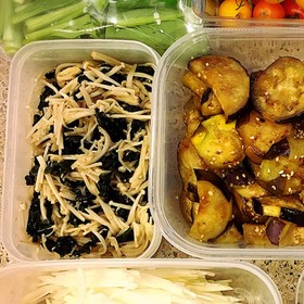 食べ過ぎ注意!えのきとわかめのナムル風
