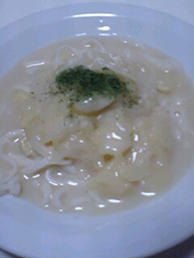 ビシソワーズ風冷製スープスパ　（うどん）の写真