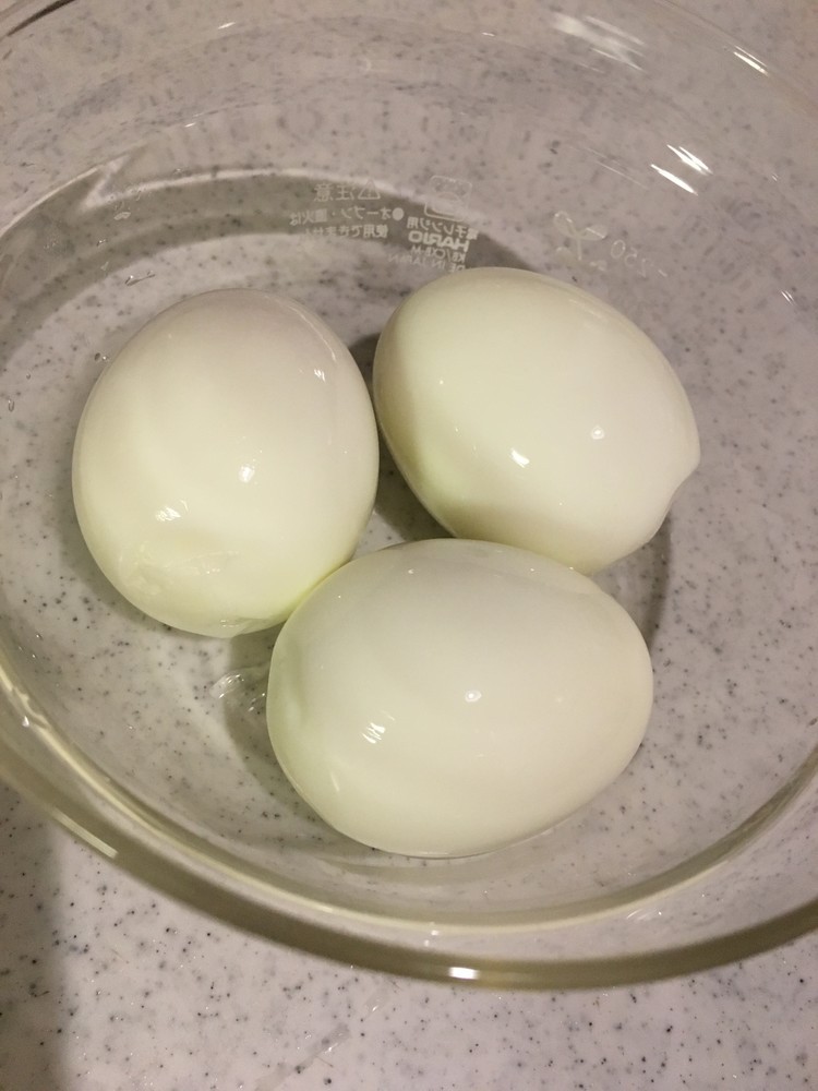 お酢で解決♡ゆで卵をつるんと剥く方法の画像