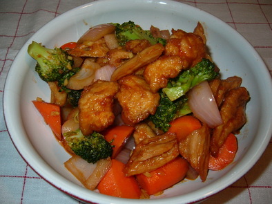 揚げレンコンとカラフル野菜の酢豚風炒めの写真