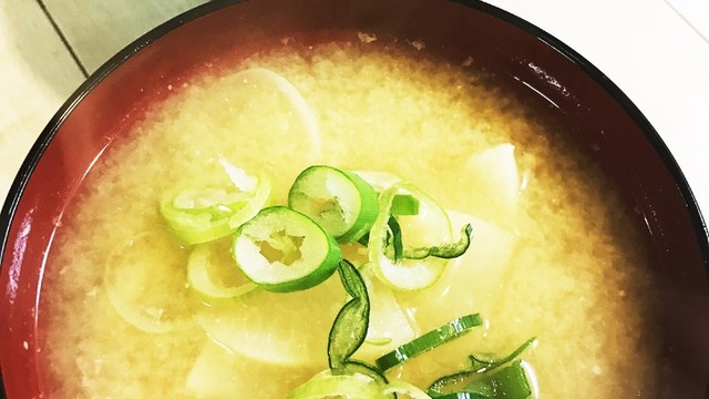 鯵の頭と骨で出汁を取って お味噌汁 レシピ 作り方 By 水玉 金魚 クックパッド 簡単おいしいみんなのレシピが356万品