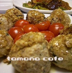 お弁当にも♪バジル風味の肉団子と焼トマト