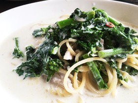 菜の花舞茸アンチョビクリームパスタ