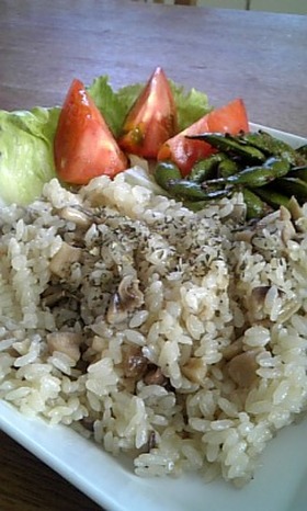 炊飯器でキノコたっぷりの美味しいピラフ