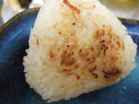 チ~ズがとろ~り♪チーズ醤油焼きおにぎり