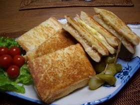 休日のブランチには、やはりホットサンド