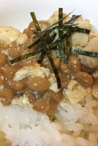 キッコーマン「すきやき肉豆腐」と納豆ご飯