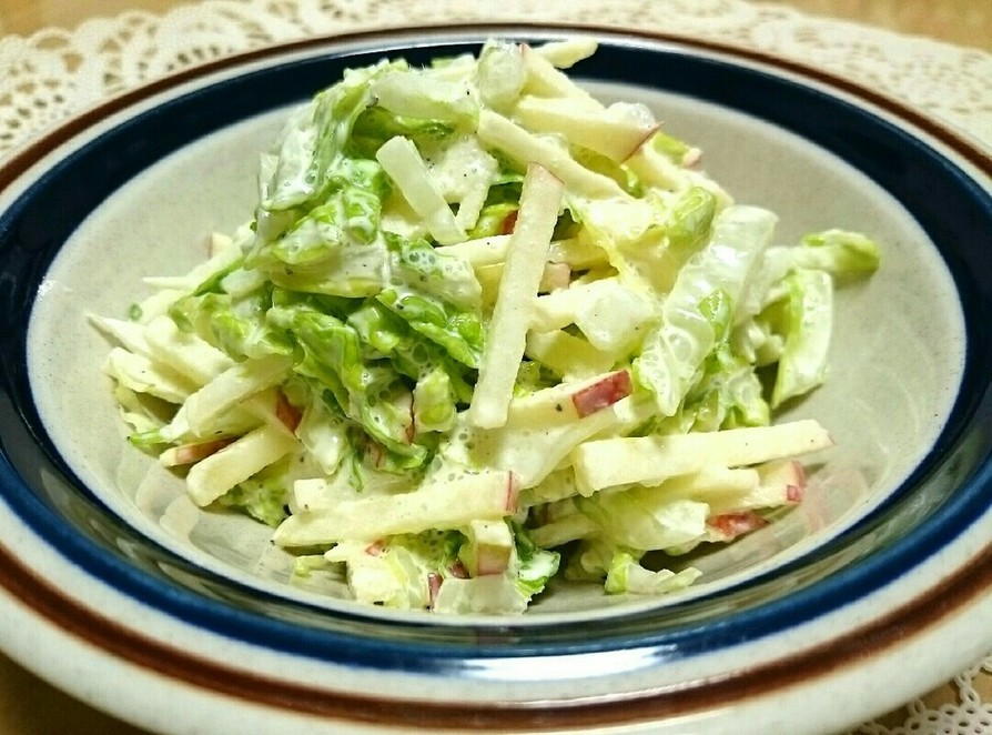 白菜とりんごのシンプルサラダの画像