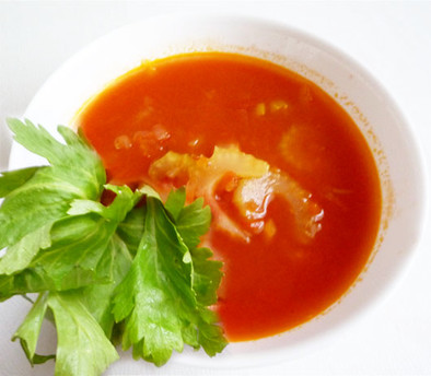 セロリとたまねぎのトマトスープの写真