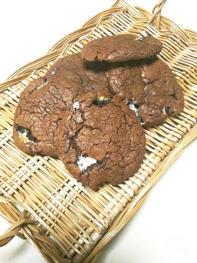マシュマロ入りのチョコチャンククッキーの写真