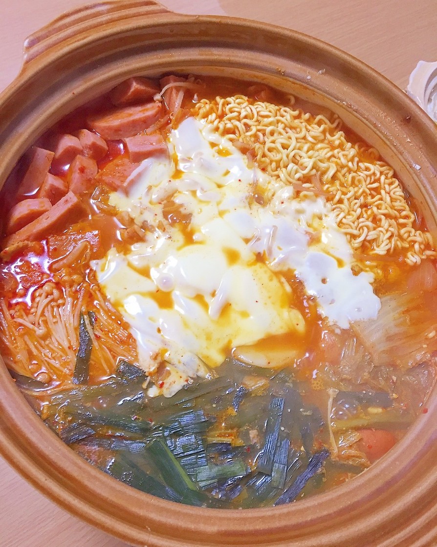 辛旨♡韓国のお鍋プデチゲ(部隊チゲ) by はなちゃんママですよ 【クックパッド】 簡単おいしいみんなのレシピが395万品