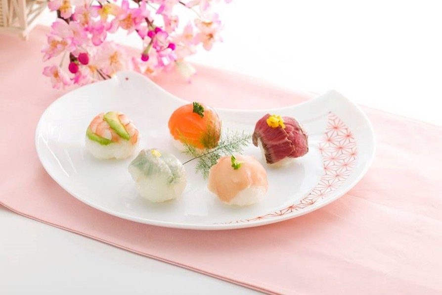 お雛様を祝う「手まり寿司」の画像