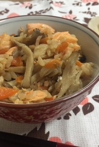 生姜が香る冷凍塩鮭と舞茸の炊きこみご飯