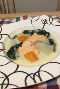 鮭とほうれん草の豆乳スープ